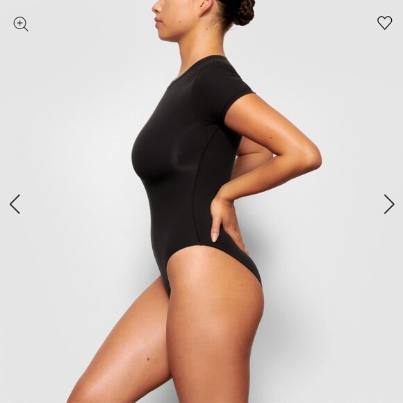 SKIMS I FITS EVERYBODY I T-SHIRT I ONYX I M - Picture 2 of 5